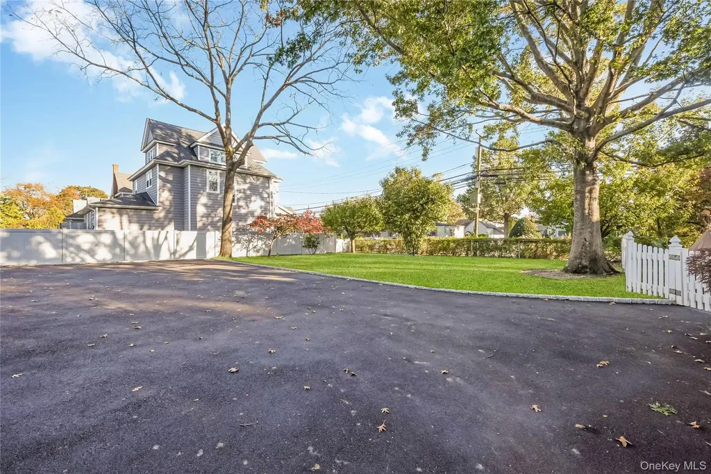 215 Conklin Street Farmingdale NY 11735