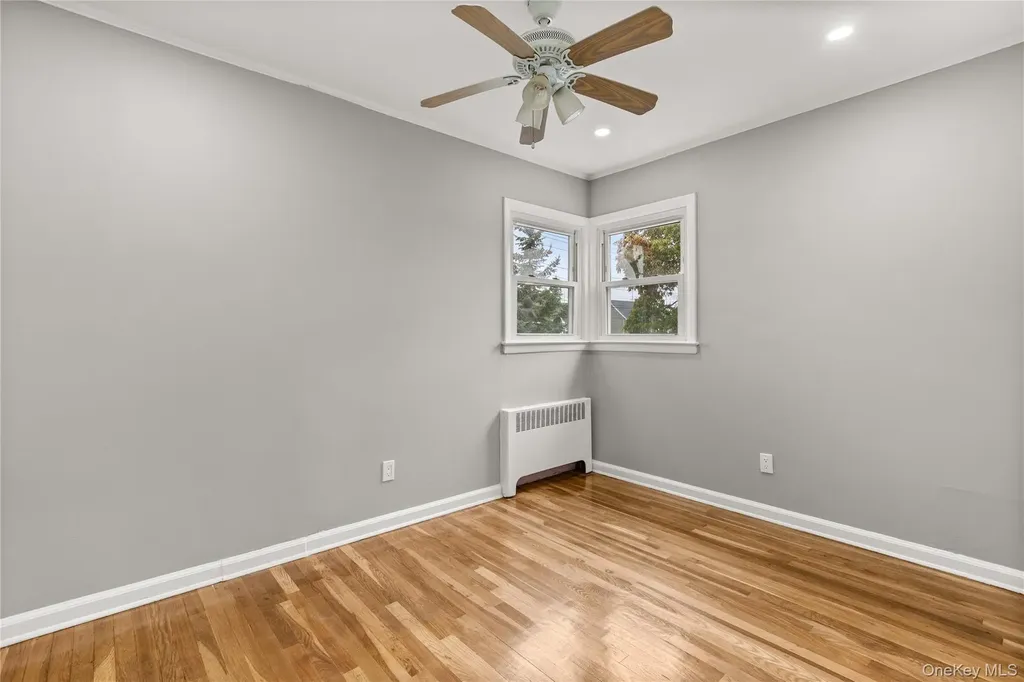 104 E Gates Avenue Lindenhurst NY 11757
