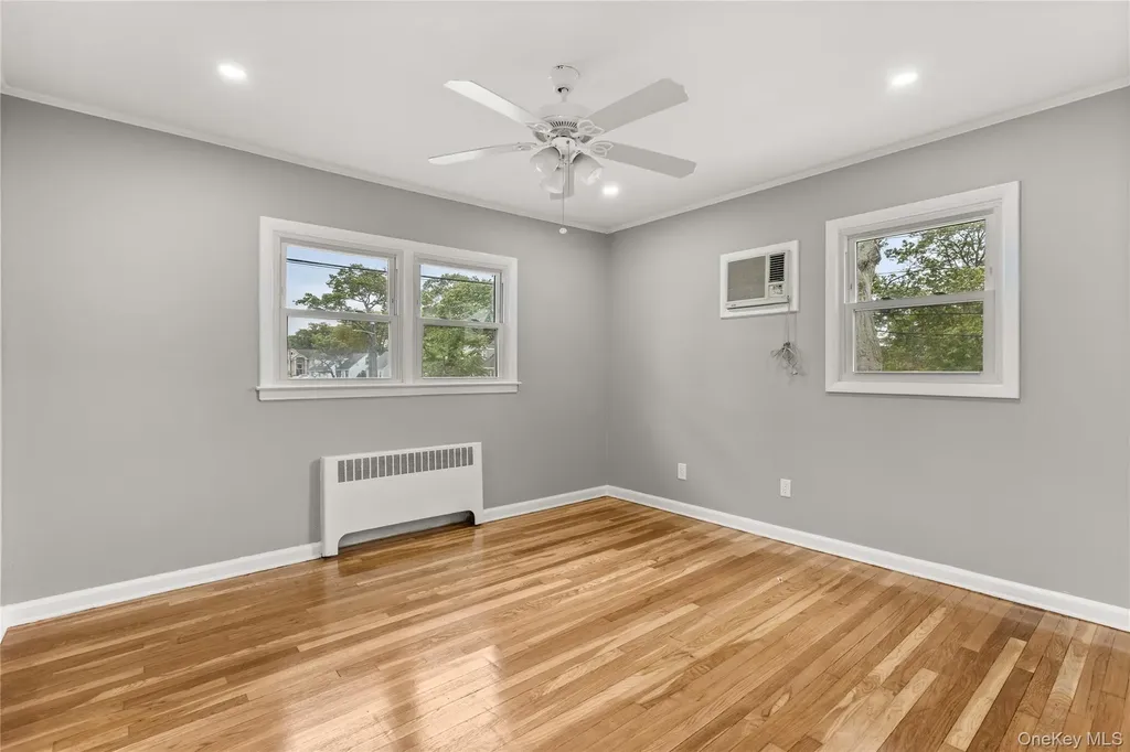 104 E Gates Avenue Lindenhurst NY 11757