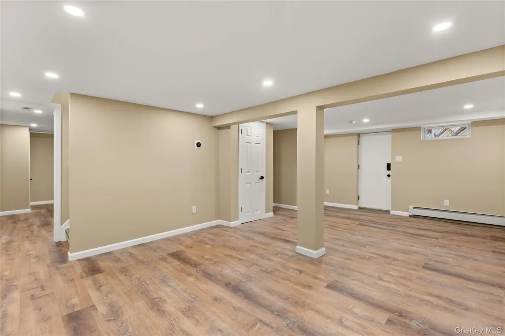 104 E Gates Avenue Lindenhurst NY 11757