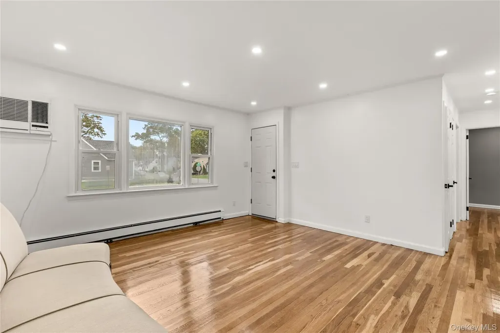 104 E Gates Avenue Lindenhurst NY 11757