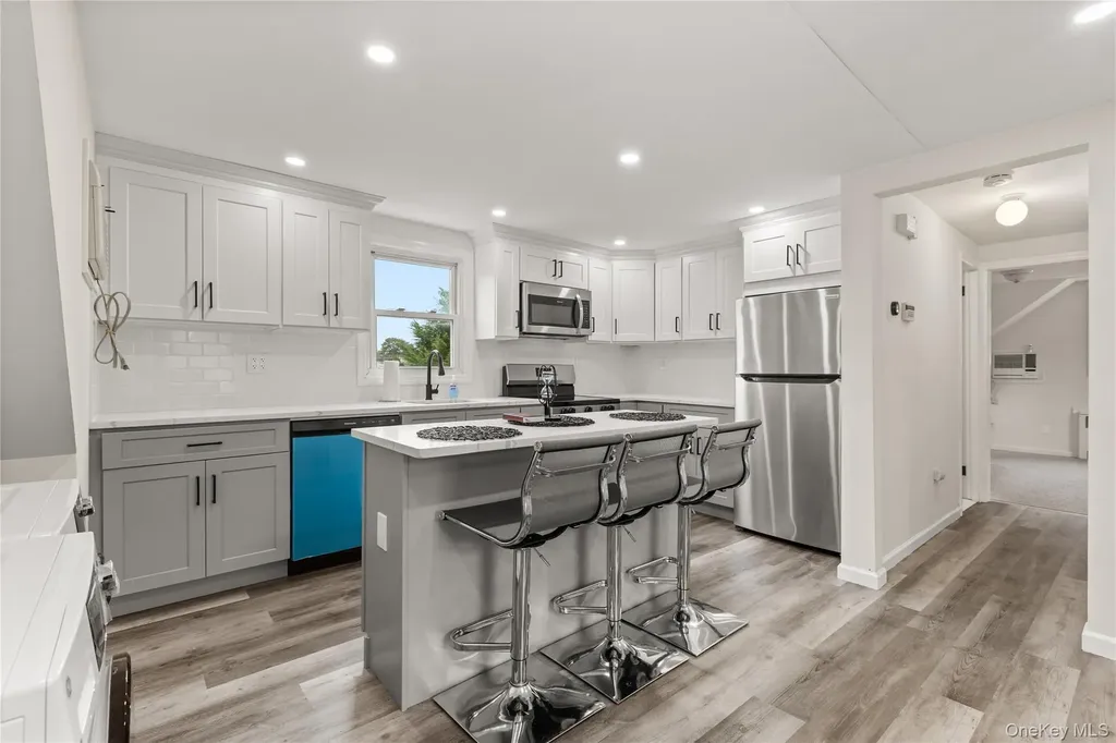 104 E Gates Avenue Lindenhurst NY 11757