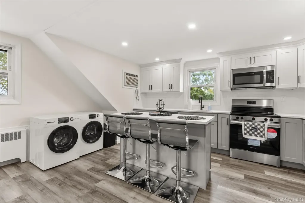 104 E Gates Avenue Lindenhurst NY 11757
