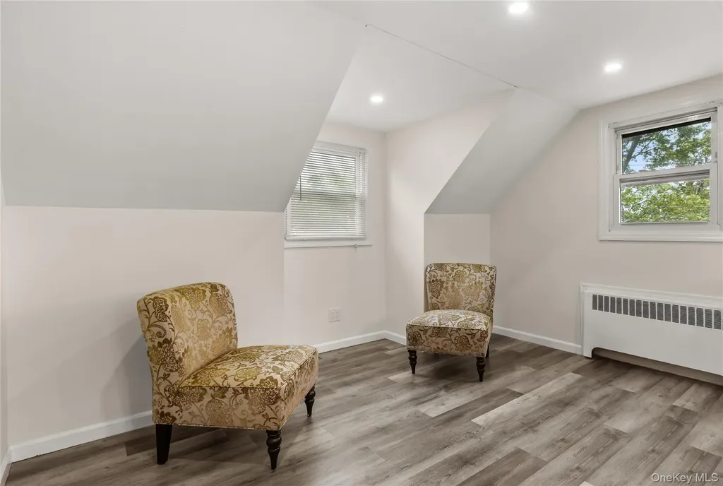 104 E Gates Avenue Lindenhurst NY 11757