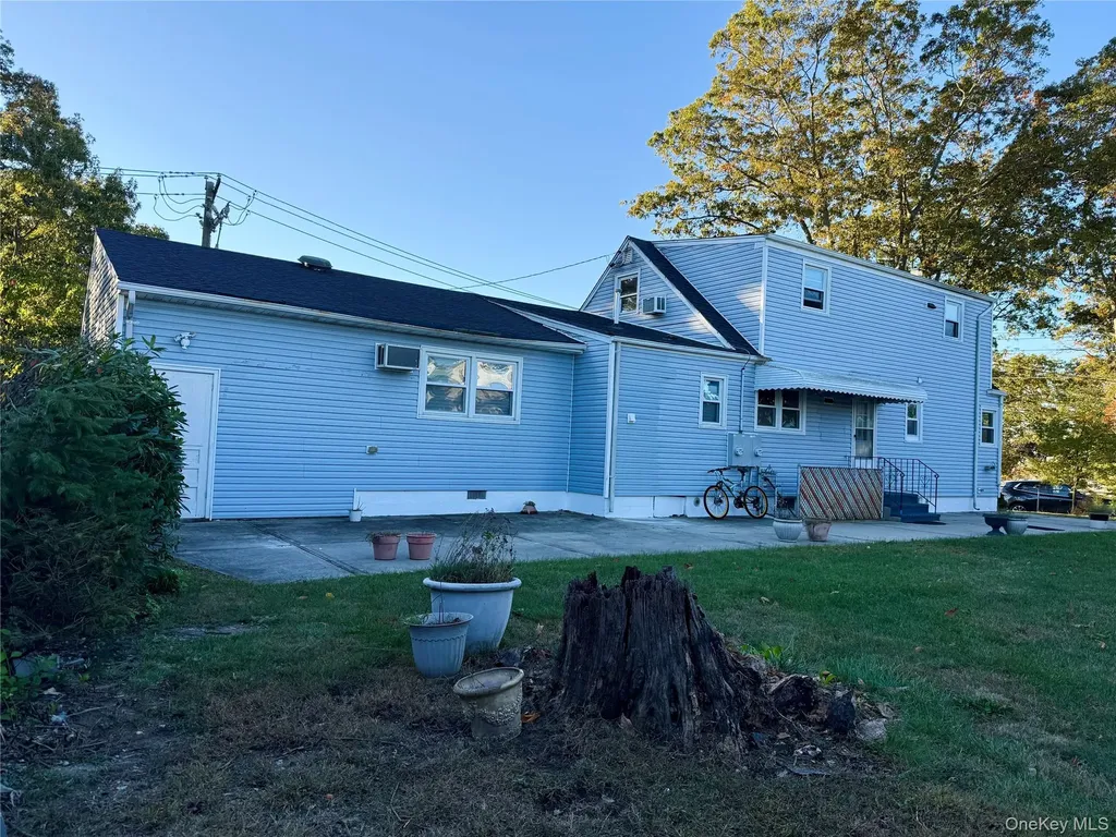 104 E Gates Avenue Lindenhurst NY 11757