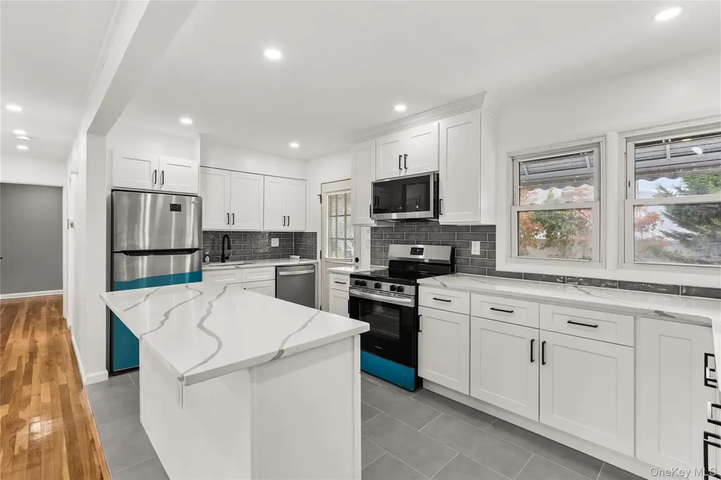 104 E Gates Avenue Lindenhurst NY 11757