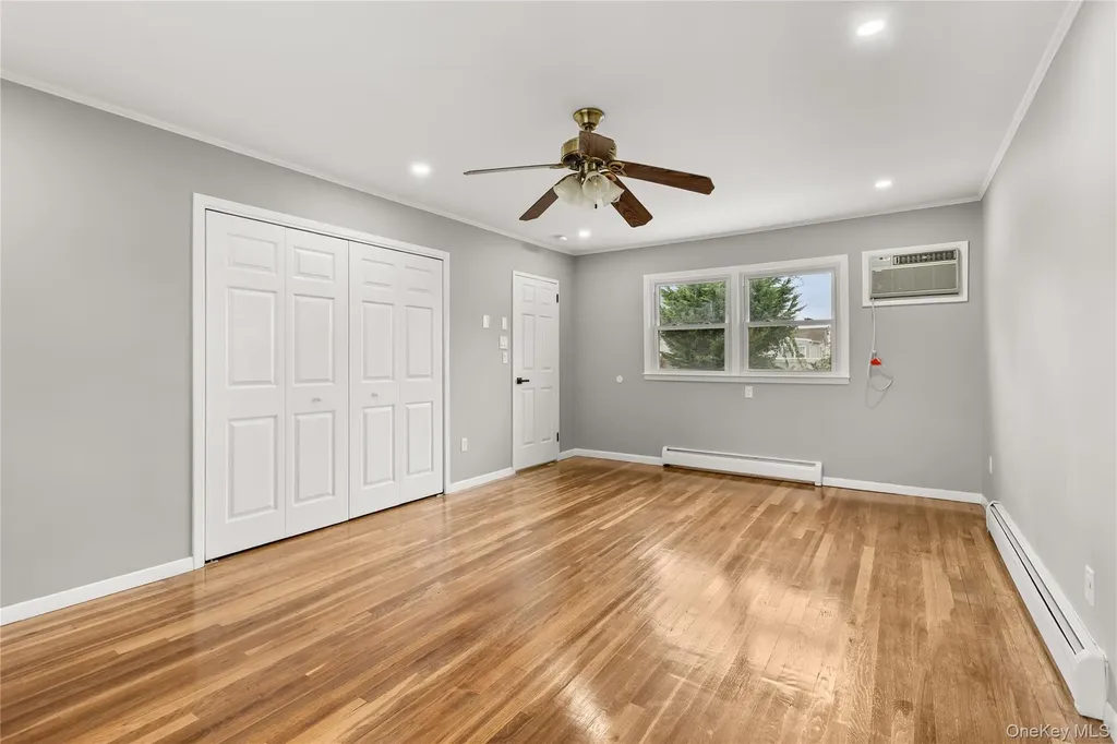 104 E Gates Avenue Lindenhurst NY 11757