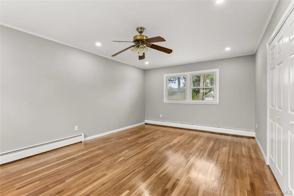 104 E Gates Avenue Lindenhurst NY 11757