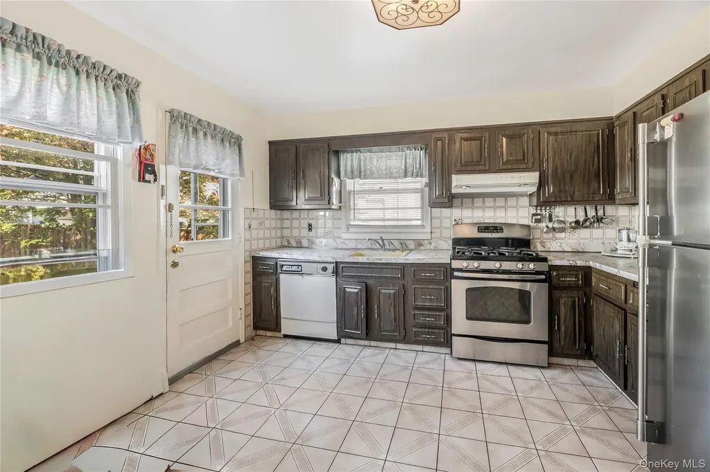 287 Mary Lou Avenue Yonkers NY 10703