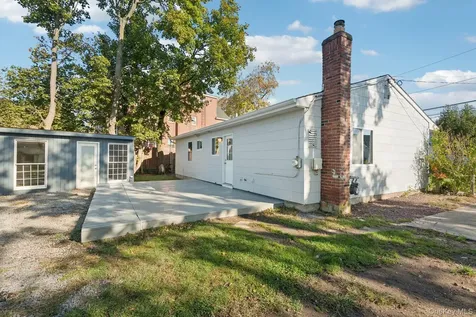 48 Center Avenue Bay Shore NY 11706