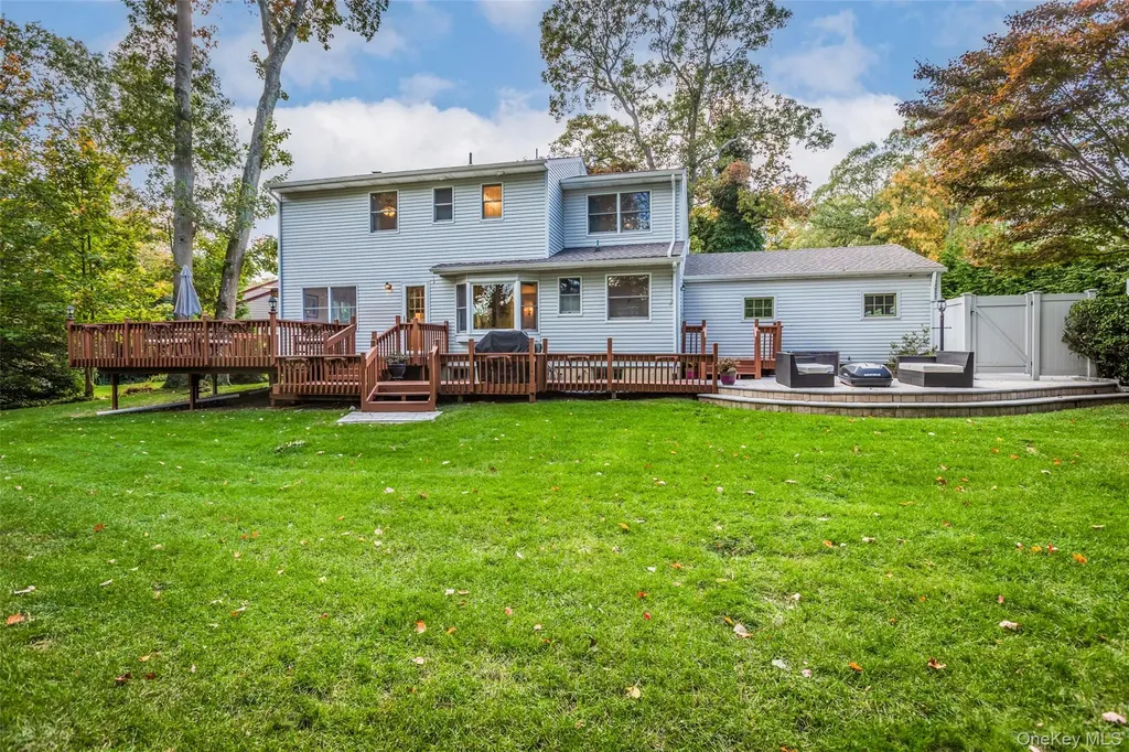 7 Carriage Lane Setauket NY 11733