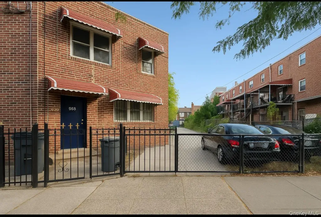 932 Adee Avenue Bronx NY 10469