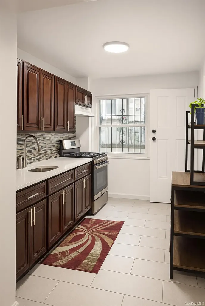 932 Adee Avenue Bronx NY 10469