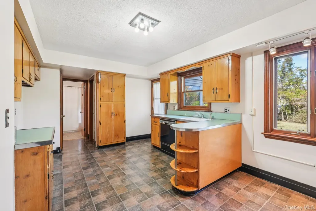 13 Hillview Drive Scarsdale NY 10583