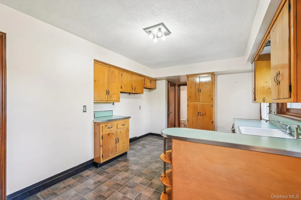 13 Hillview Drive Scarsdale NY 10583