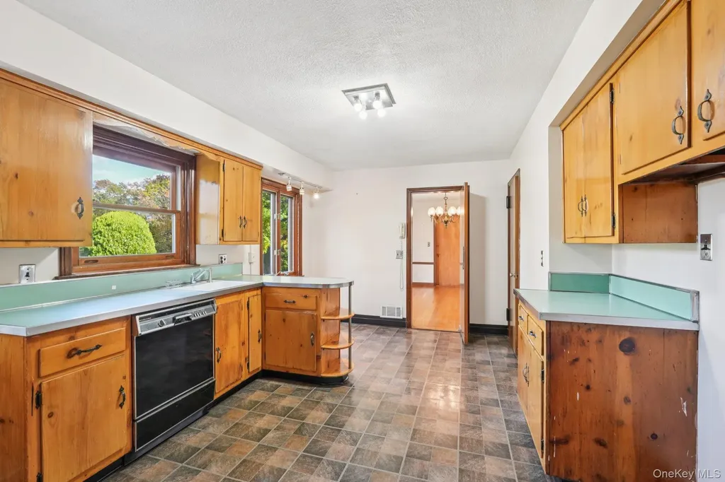 13 Hillview Drive Scarsdale NY 10583