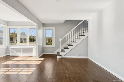 25 Roosevelt Street Bay Shore NY 11706