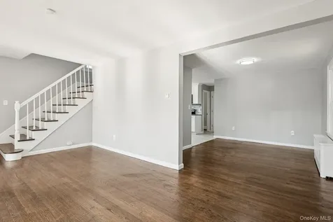 25 Roosevelt Street Bay Shore NY 11706