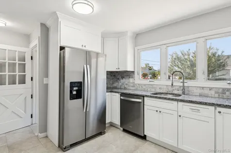 25 Roosevelt Street Bay Shore NY 11706