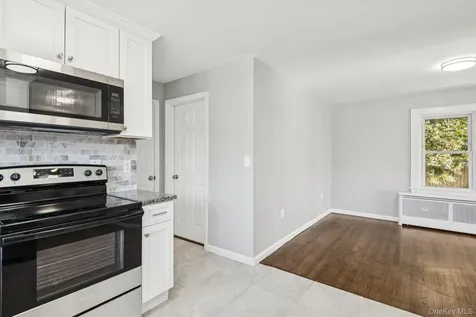 25 Roosevelt Street Bay Shore NY 11706