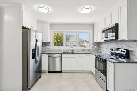 25 Roosevelt Street Bay Shore NY 11706