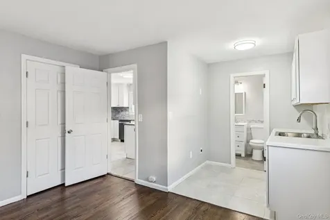 25 Roosevelt Street Bay Shore NY 11706