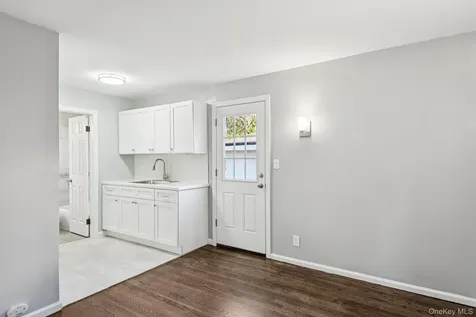 25 Roosevelt Street Bay Shore NY 11706