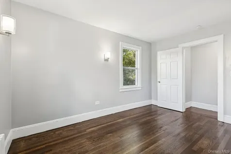 25 Roosevelt Street Bay Shore NY 11706