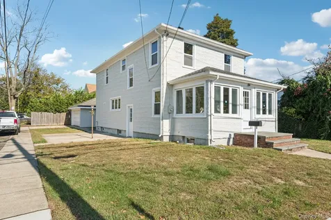 25 Roosevelt Street Bay Shore NY 11706