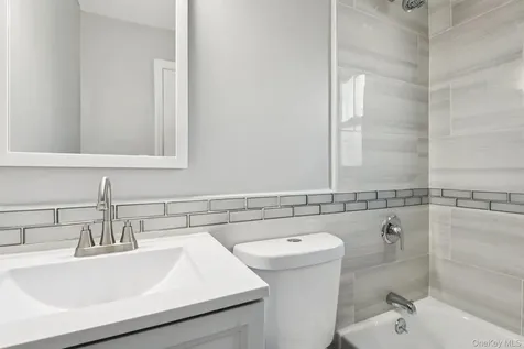 25 Roosevelt Street Bay Shore NY 11706