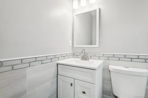 25 Roosevelt Street Bay Shore NY 11706