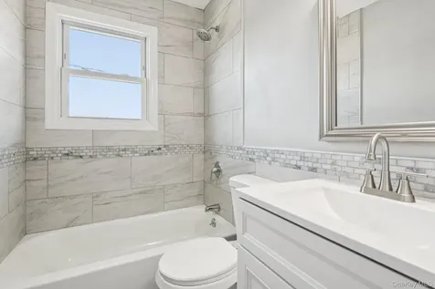 25 Roosevelt Street Bay Shore NY 11706