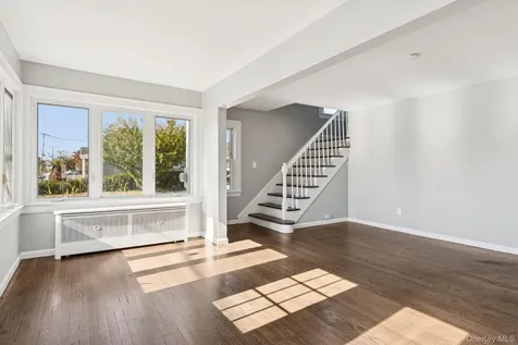 25 Roosevelt Street Bay Shore NY 11706