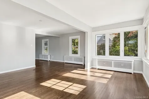 25 Roosevelt Street Bay Shore NY 11706