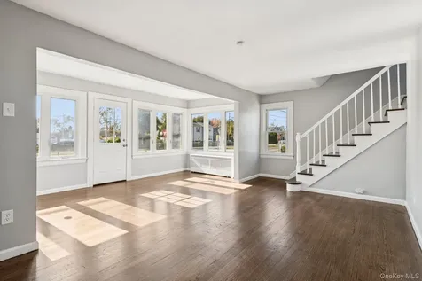 25 Roosevelt Street Bay Shore NY 11706