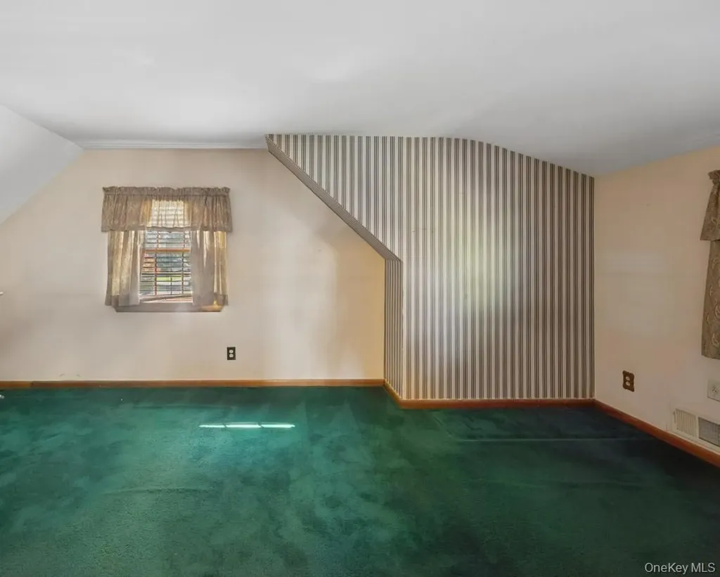 43 Briarcliff Road Westbury NY 11590