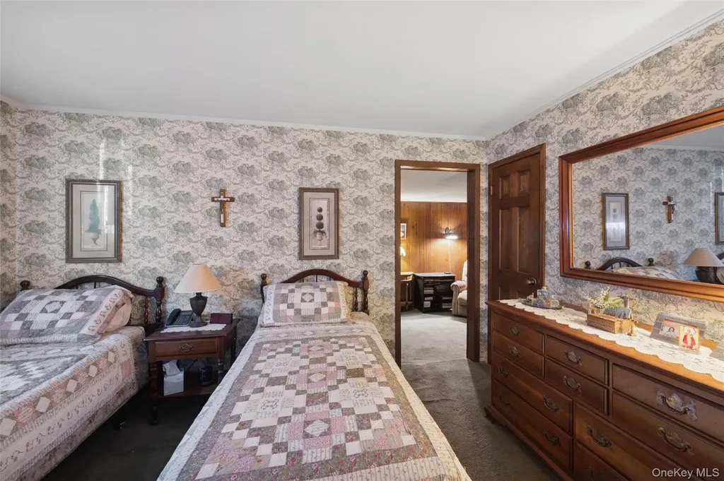 43 Briarcliff Road Westbury NY 11590