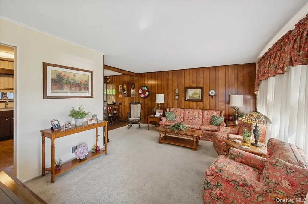 43 Briarcliff Road Westbury NY 11590