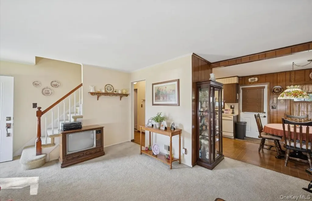 43 Briarcliff Road Westbury NY 11590