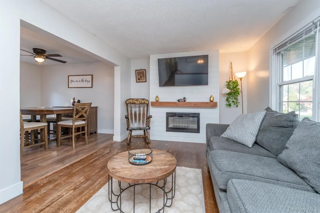 30 Willow Road Saugerties NY 12477