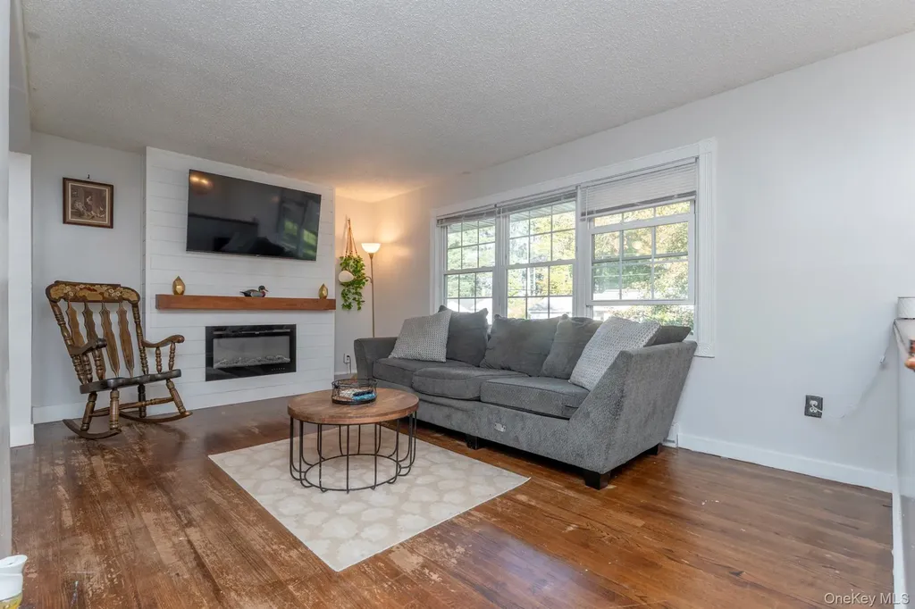 30 Willow Road Saugerties NY 12477