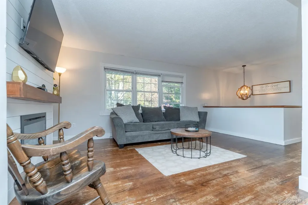 30 Willow Road Saugerties NY 12477