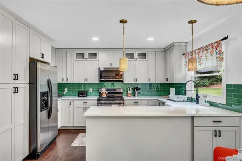 4 Shoreview Circle Pelham NY 10803