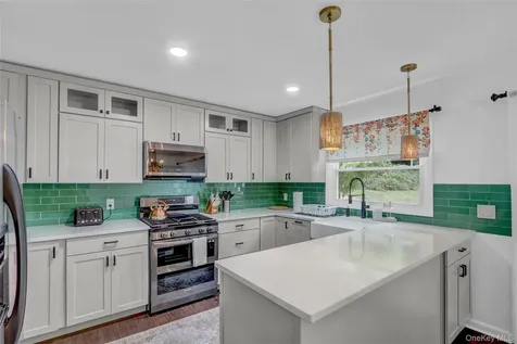 4 Shoreview Circle Pelham NY 10803