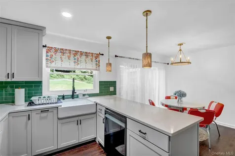 4 Shoreview Circle Pelham NY 10803