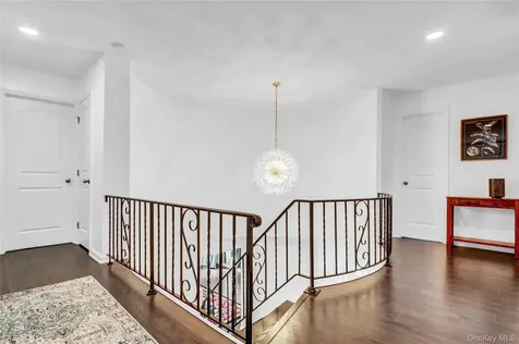 4 Shoreview Circle Pelham NY 10803