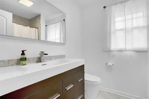 4 Shoreview Circle Pelham NY 10803