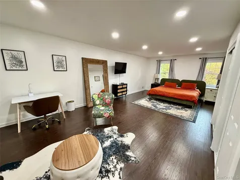 4 Shoreview Circle Pelham NY 10803
