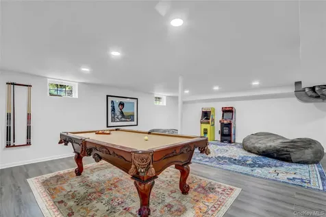 4 Shoreview Circle Pelham NY 10803