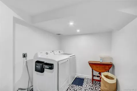 4 Shoreview Circle Pelham NY 10803